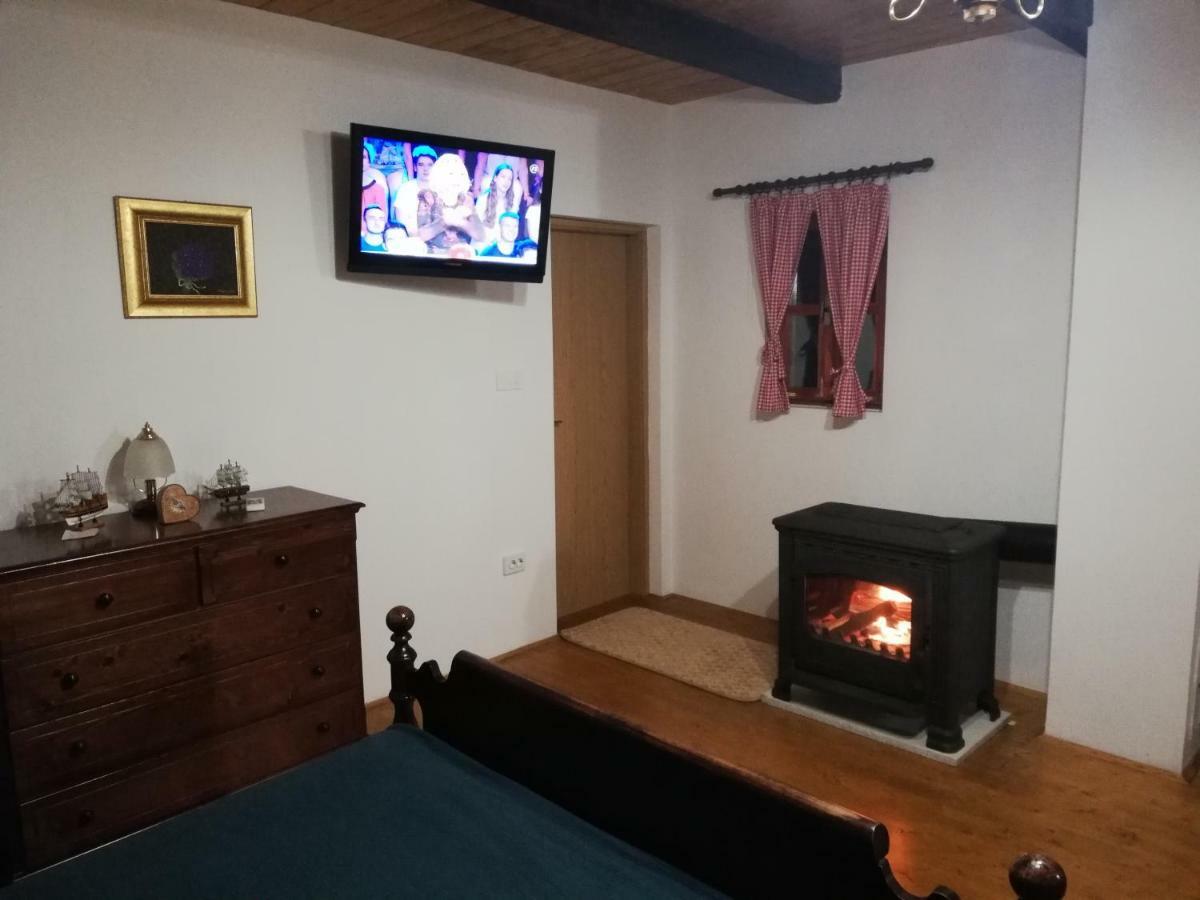 Pod Orehom Drvena Kuca I Sauna Otel Krapina Dış mekan fotoğraf